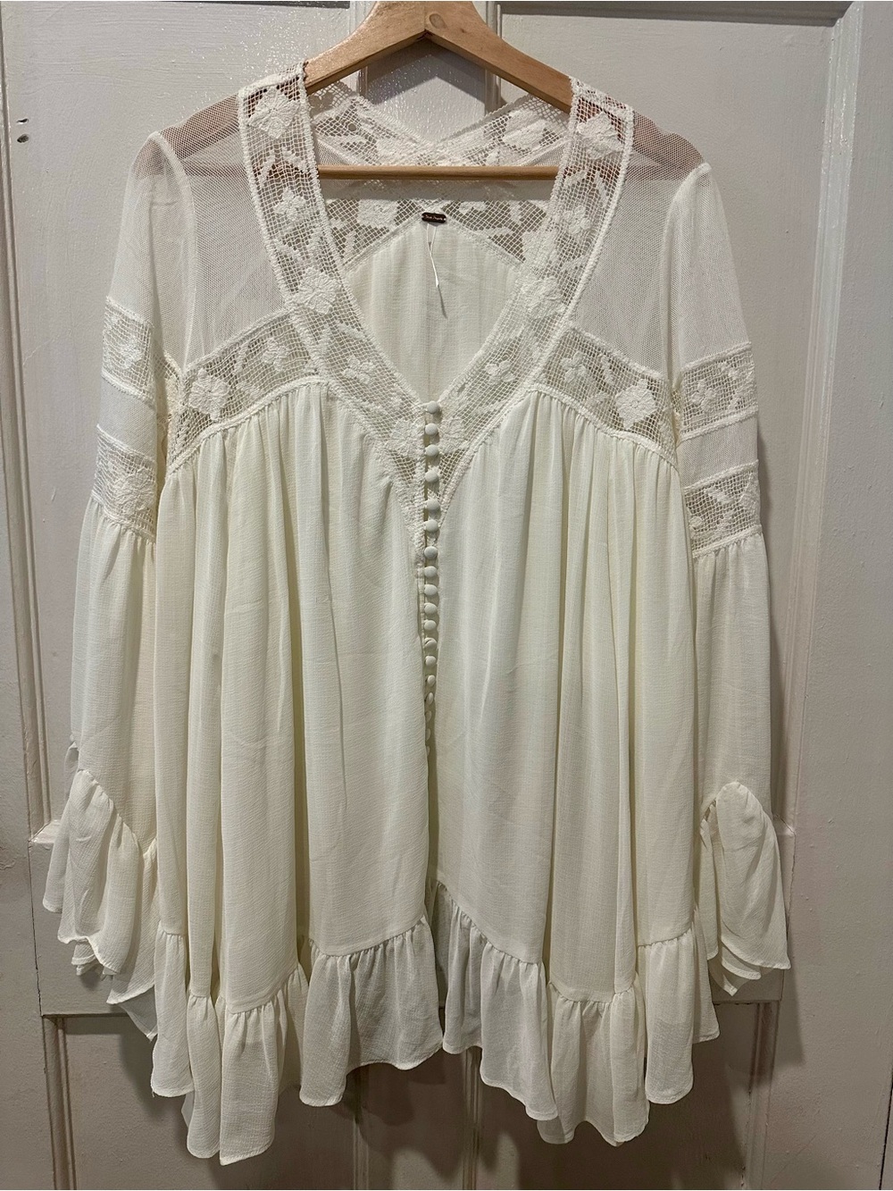 Free People Cream Button-Front Peasant Blouse Boho Chic Lightweight Ruffles M - Picture 5 of 8